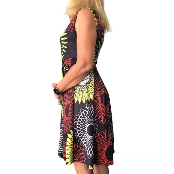 Cap sleeve ladies summer dress black with white yellow and red pattern size lg - Picture 2 of 3